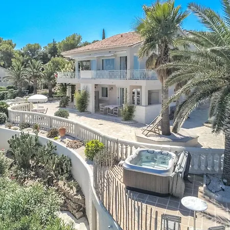Luxury With Jacuzzi In Villa Les Issambres